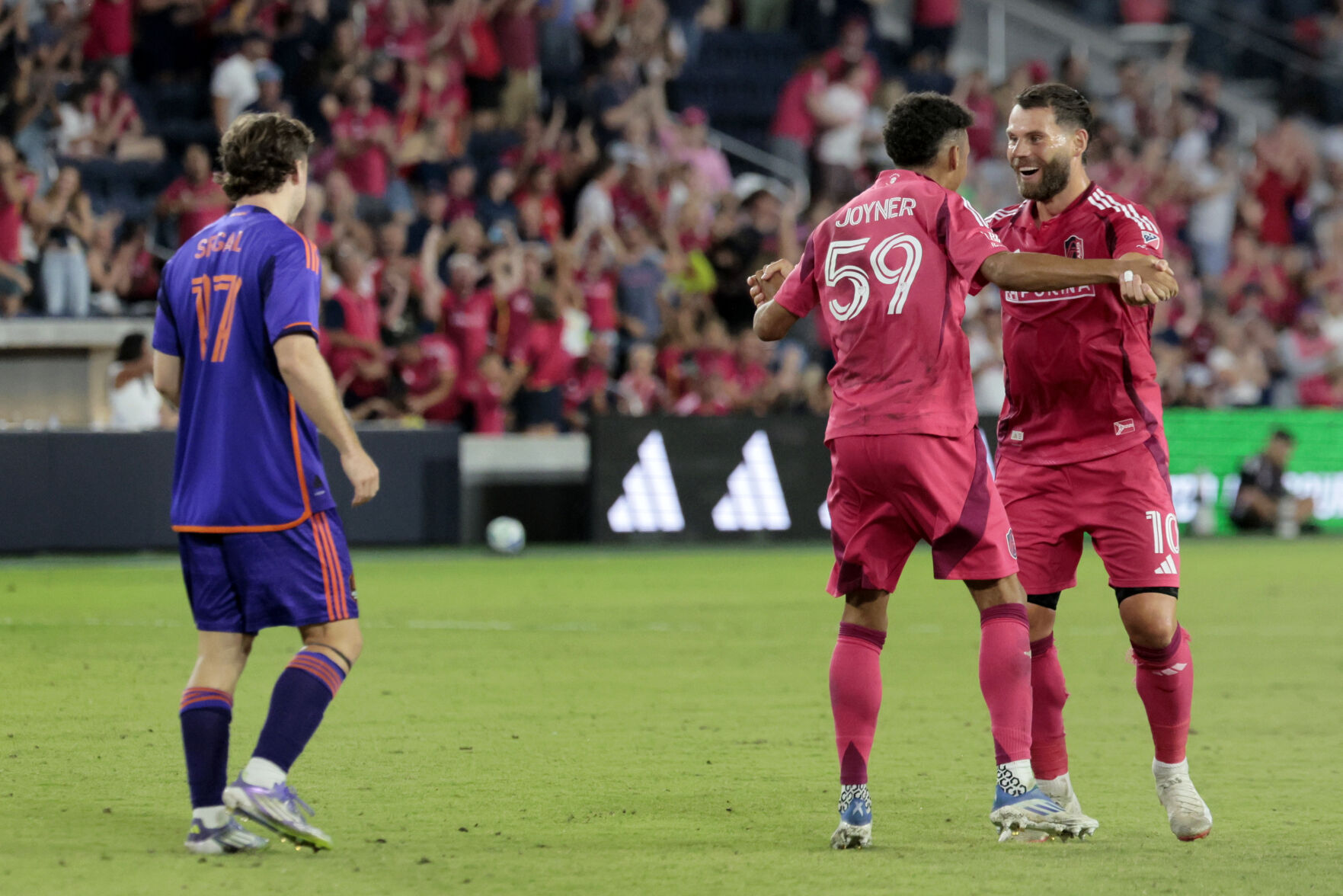 Late rally not enough as 51黑料 City SC falls to Houston 3-2